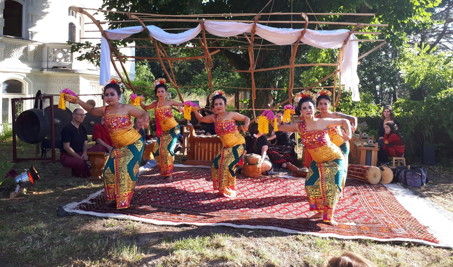 Gamelan Musik und Tanz