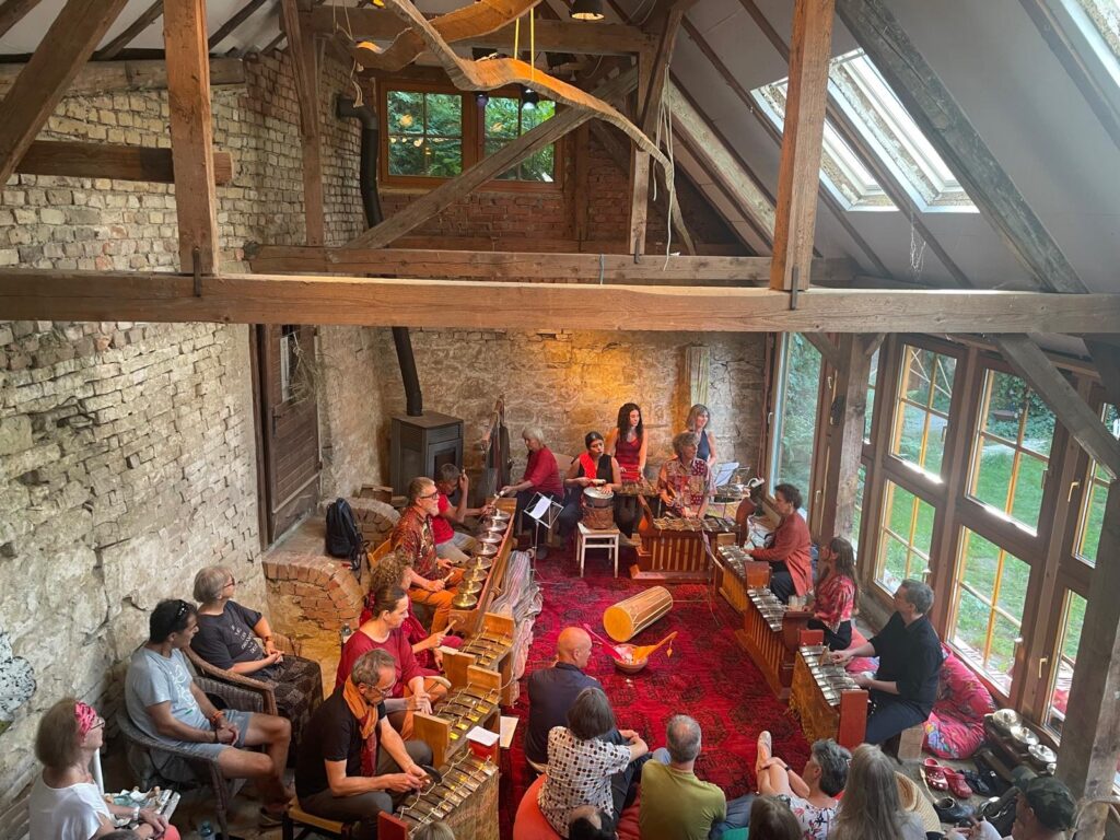 Gamelan Musik und Tanz