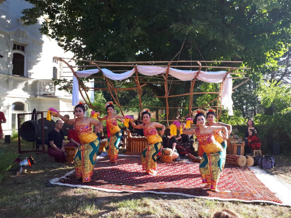 Gamelan Musik und Tanz