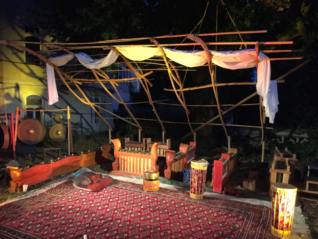Gamelan Musik und Tanz