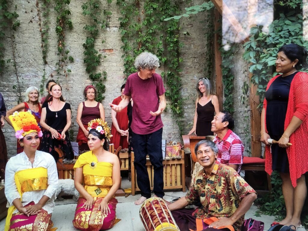 Gamelan Musik und Tanz